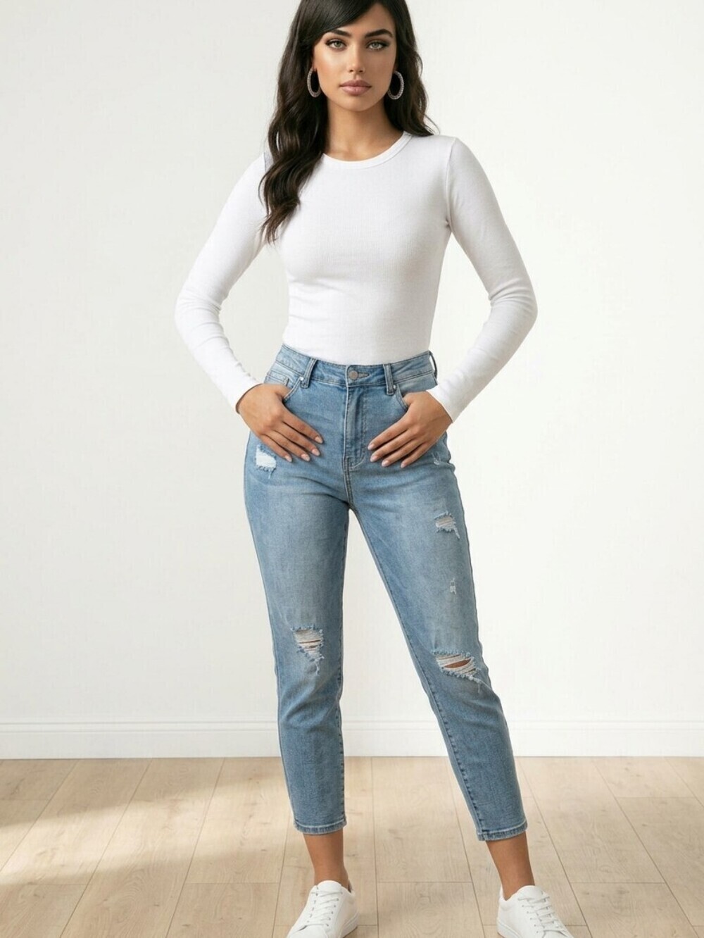 NWT JustFab high-rise distressed jeans Sz 34